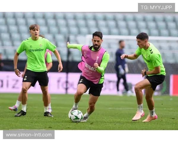 切沃与卡利亚的精彩对决揭示意甲联赛的激烈竞争与球队实力较量